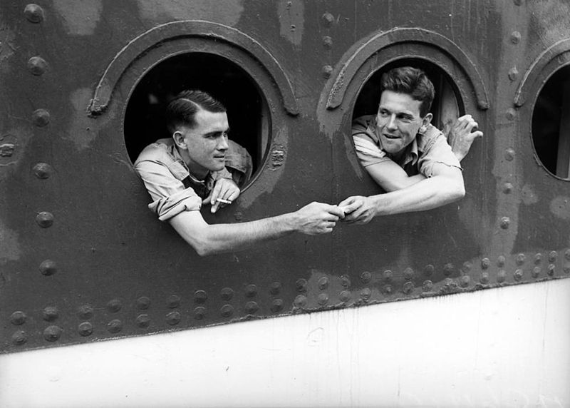 Image in public domain of two men returning from World War 2. Supplied by State Library of Queensland